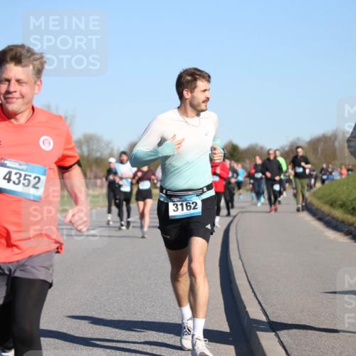 06.04.2025 - 44. Internationalen Wilhelmsburger Insellauf Jannik Wohlers http://msf.ph/oto/7614708 06.04.2025 09:31:40 Laufen 4352, 3162 meine-sportfotos.de