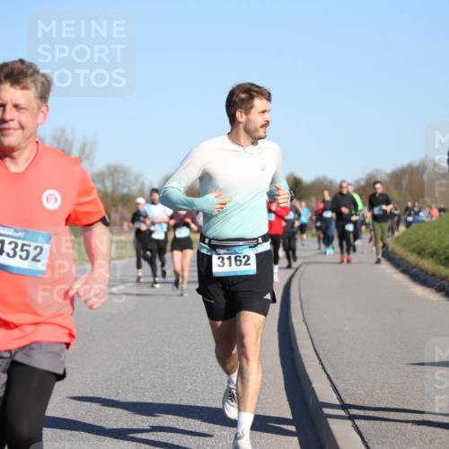 06.04.2025 - 44. Internationalen Wilhelmsburger Insellauf Jannik Wohlers http://msf.ph/oto/7614709 06.04.2025 09:31:40 Laufen 4352, 3162 meine-sportfotos.de