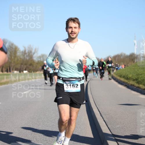 06.04.2025 - 44. Internationalen Wilhelmsburger Insellauf Jannik Wohlers http://msf.ph/oto/7614715 06.04.2025 09:31:41 Laufen 3162 meine-sportfotos.de