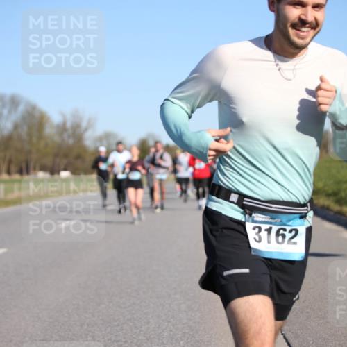 06.04.2025 - 44. Internationalen Wilhelmsburger Insellauf Jannik Wohlers http://msf.ph/oto/7614718 06.04.2025 09:31:41 Laufen 3162 meine-sportfotos.de