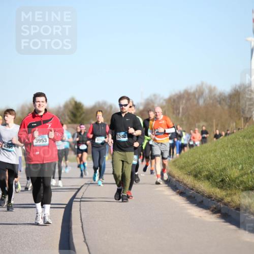 06.04.2025 - 44. Internationalen Wilhelmsburger Insellauf Jannik Wohlers http://msf.ph/oto/7614719 06.04.2025 09:31:43 Laufen 40, 4474, 4395, 3953, 963, 4093, 3202, 46 meine-sportfotos.de