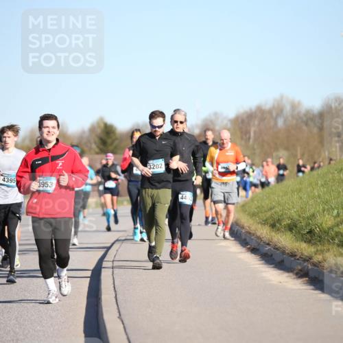 06.04.2025 - 44. Internationalen Wilhelmsburger Insellauf Jannik Wohlers http://msf.ph/oto/7614723 06.04.2025 09:31:43 Laufen 4395, 3953, 3202, 4463 meine-sportfotos.de