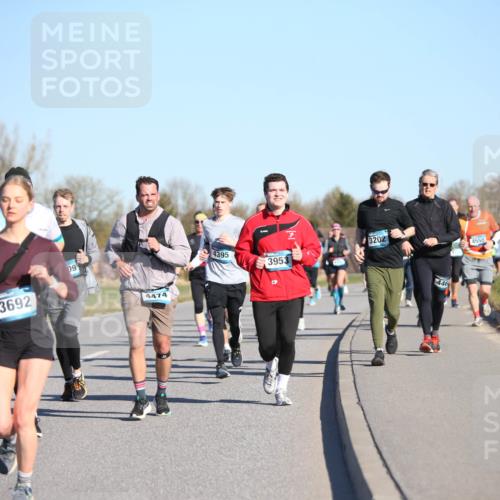 06.04.2025 - 44. Internationalen Wilhelmsburger Insellauf Jannik Wohlers http://msf.ph/oto/7614727 06.04.2025 09:31:44 Laufen 4366, 3692, 09, 4474, 4395, 3953, 3202, 446, 4550 meine-sportfotos.de