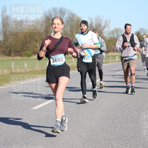 06.04.2025 - 44. Internationalen Wilhelmsburger Insellauf Jannik Wohlers http://msf.ph/oto/7614734 06.04.2025 09:31:45 Laufen 3692, 4557, 409, 439, 3953 meine-sportfotos.de