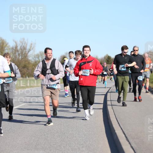 06.04.2025 - 44. Internationalen Wilhelmsburger Insellauf Jannik Wohlers http://msf.ph/oto/7614737 06.04.2025 09:31:46 Laufen 4557, 3953, 4409, 3202, 446 meine-sportfotos.de