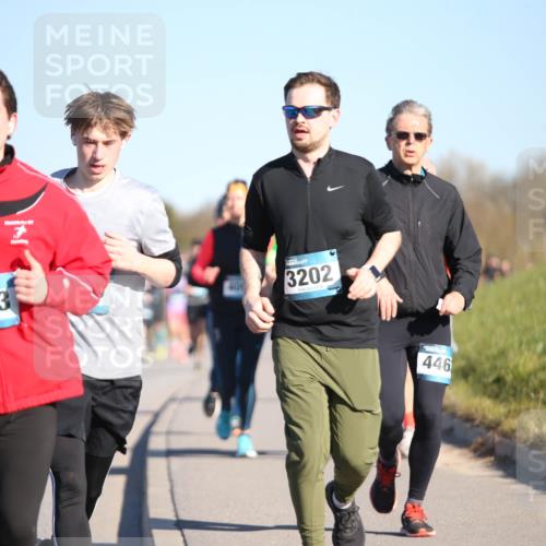 06.04.2025 - 44. Internationalen Wilhelmsburger Insellauf Jannik Wohlers http://msf.ph/oto/7614741 06.04.2025 09:31:48 Laufen 3953, 400, 3202, 446 meine-sportfotos.de