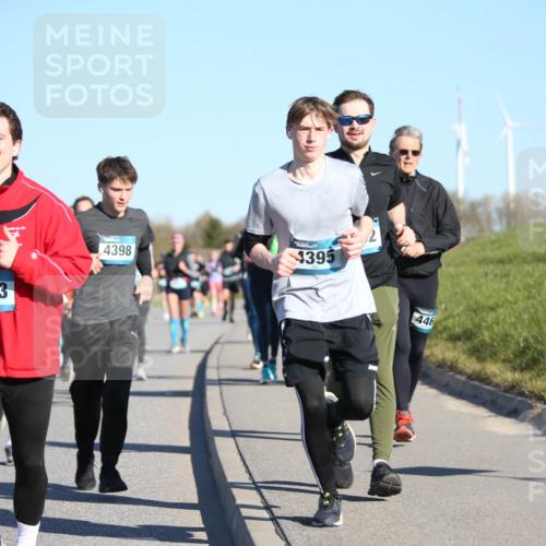 06.04.2025 - 44. Internationalen Wilhelmsburger Insellauf Jannik Wohlers http://msf.ph/oto/7614746 06.04.2025 09:31:48 Laufen 3953, 4398, 4395, 446 meine-sportfotos.de