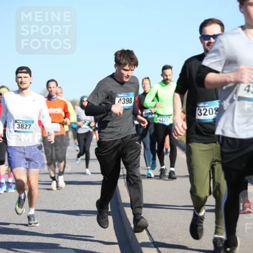 06.04.2025 - 44. Internationalen Wilhelmsburger Insellauf Jannik Wohlers http://msf.ph/oto/7614752 06.04.2025 09:31:49 Laufen 3827, 4398, 4427, 3202, 4395 meine-sportfotos.de