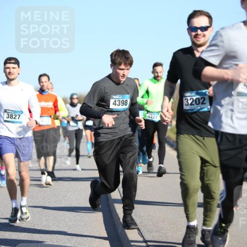 06.04.2025 - 44. Internationalen Wilhelmsburger Insellauf Jannik Wohlers http://msf.ph/oto/7614753 06.04.2025 09:31:49 Laufen 3827, 4398, 4427, 3202, 4395 meine-sportfotos.de