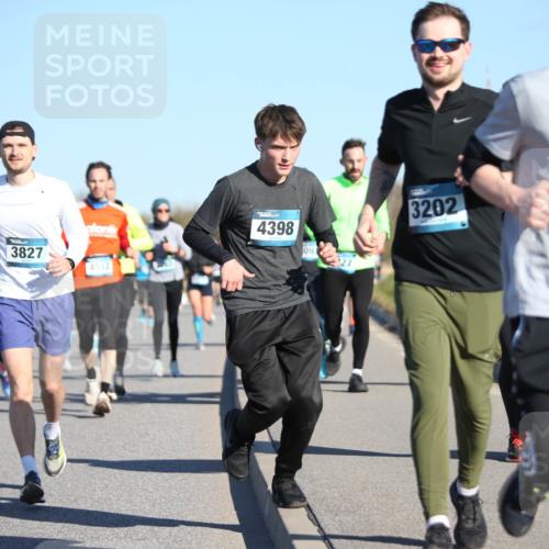 06.04.2025 - 44. Internationalen Wilhelmsburger Insellauf Jannik Wohlers http://msf.ph/oto/7614754 06.04.2025 09:31:49 Laufen 3827, 4552, 4398, 093, 127, 3202, 439 meine-sportfotos.de