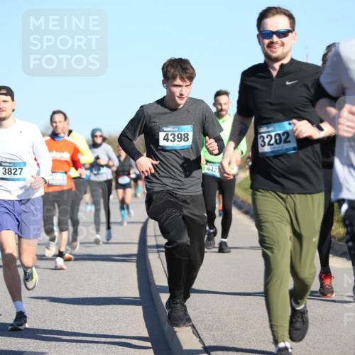 06.04.2025 - 44. Internationalen Wilhelmsburger Insellauf Jannik Wohlers http://msf.ph/oto/7614755 06.04.2025 09:31:50 Laufen 3827, 4398, 4421, 3202, 4395 meine-sportfotos.de