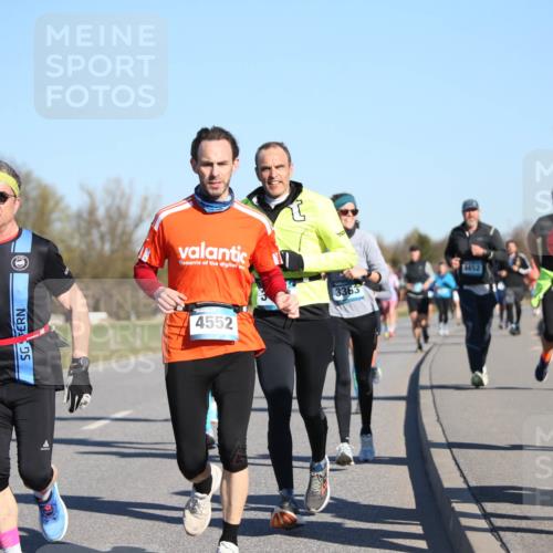 06.04.2025 - 44. Internationalen Wilhelmsburger Insellauf Jannik Wohlers http://msf.ph/oto/7614766 06.04.2025 09:31:52 Laufen 4552, 3363, 4452, 4427 meine-sportfotos.de