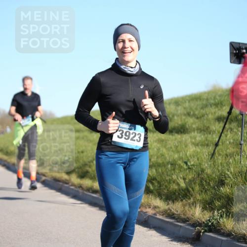 06.04.2025 - 44. Internationalen Wilhelmsburger Insellauf Jannik Wohlers http://msf.ph/oto/7614788 06.04.2025 09:31:55 Laufen 3923 meine-sportfotos.de