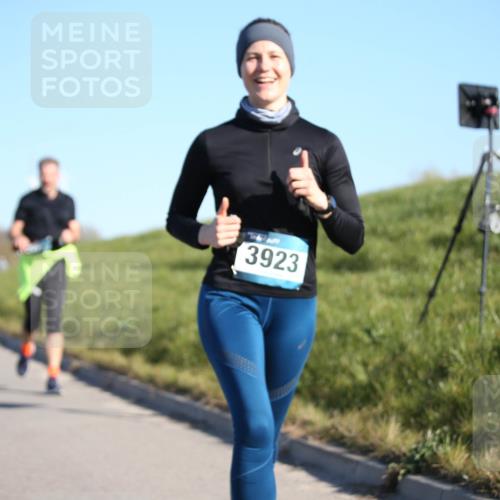06.04.2025 - 44. Internationalen Wilhelmsburger Insellauf Jannik Wohlers http://msf.ph/oto/7614789 06.04.2025 09:31:55 Laufen 3923 meine-sportfotos.de