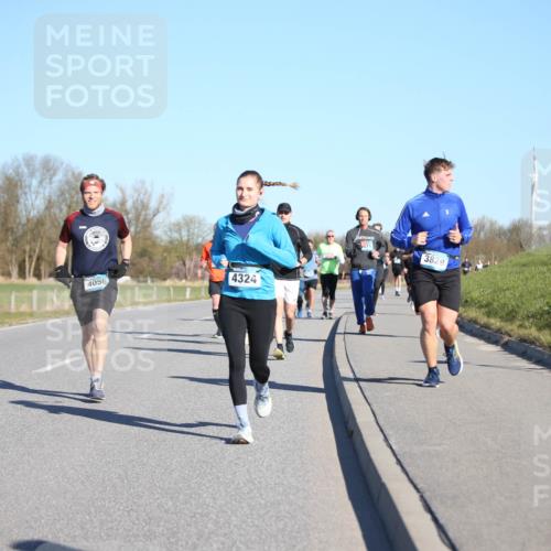 06.04.2025 - 44. Internationalen Wilhelmsburger Insellauf Jannik Wohlers http://msf.ph/oto/7614835 06.04.2025 09:32:09 Laufen 4056, 4324, 3829 meine-sportfotos.de