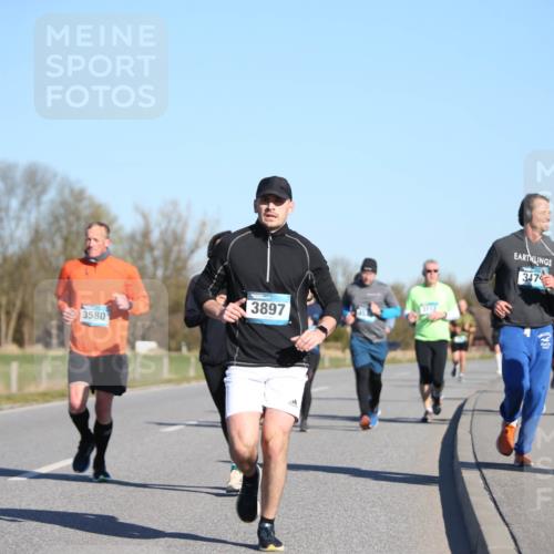 06.04.2025 - 44. Internationalen Wilhelmsburger Insellauf Jannik Wohlers http://msf.ph/oto/7614848 06.04.2025 09:32:12 Laufen 3897, 3580, 3112, 347, 3151 meine-sportfotos.de