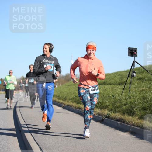 06.04.2025 - 44. Internationalen Wilhelmsburger Insellauf Jannik Wohlers http://msf.ph/oto/7614852 06.04.2025 09:32:14 Laufen 4444 meine-sportfotos.de