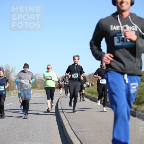 06.04.2025 - 44. Internationalen Wilhelmsburger Insellauf Jannik Wohlers http://msf.ph/oto/7614863 06.04.2025 09:32:15 Laufen 4542, 4544, 3818, 3151, 34 meine-sportfotos.de