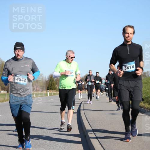 06.04.2025 - 44. Internationalen Wilhelmsburger Insellauf Jannik Wohlers http://msf.ph/oto/7614872 06.04.2025 09:32:17 Laufen 4544, 4542, 3818, 3151 meine-sportfotos.de