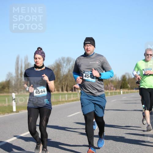 06.04.2025 - 44. Internationalen Wilhelmsburger Insellauf Jannik Wohlers http://msf.ph/oto/7614874 06.04.2025 09:32:18 Laufen 4544, 454, 416 meine-sportfotos.de