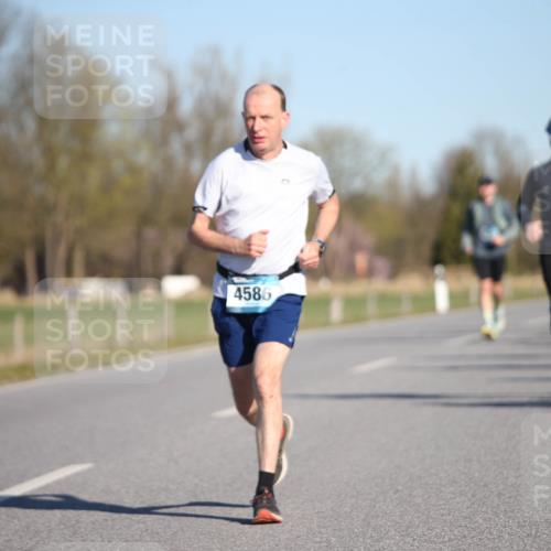 06.04.2025 - 44. Internationalen Wilhelmsburger Insellauf Jannik Wohlers http://msf.ph/oto/7614940 06.04.2025 09:32:32 Laufen 4586 meine-sportfotos.de