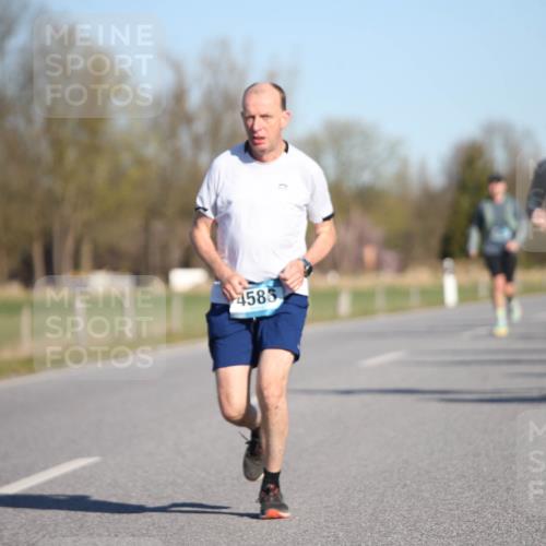 06.04.2025 - 44. Internationalen Wilhelmsburger Insellauf Jannik Wohlers http://msf.ph/oto/7614941 06.04.2025 09:32:32 Laufen 4586 meine-sportfotos.de