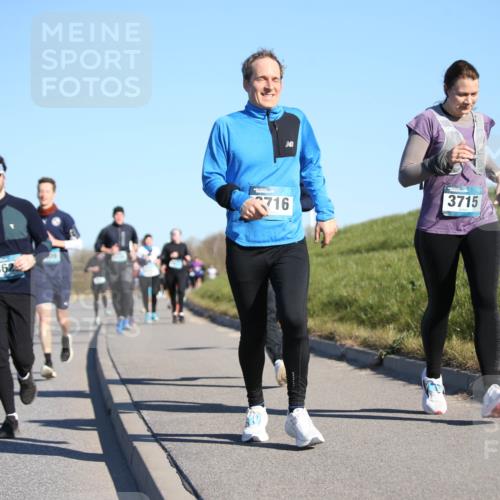 06.04.2025 - 44. Internationalen Wilhelmsburger Insellauf Jannik Wohlers http://msf.ph/oto/7614961 06.04.2025 09:32:37 Laufen 362, 716, 3715 meine-sportfotos.de