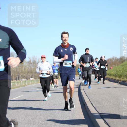 06.04.2025 - 44. Internationalen Wilhelmsburger Insellauf Jannik Wohlers http://msf.ph/oto/7614968 06.04.2025 09:32:39 Laufen 3629, 4208, 8, 4609, 3438, 3425 meine-sportfotos.de
