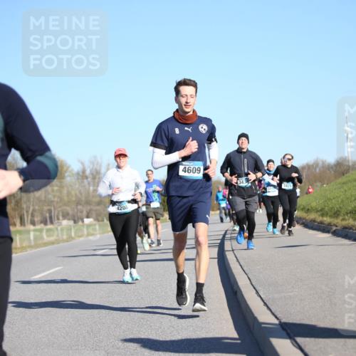 06.04.2025 - 44. Internationalen Wilhelmsburger Insellauf Jannik Wohlers http://msf.ph/oto/7614969 06.04.2025 09:32:39 Laufen 3629, 4208, 4609, 3438, 3425, 5049 meine-sportfotos.de