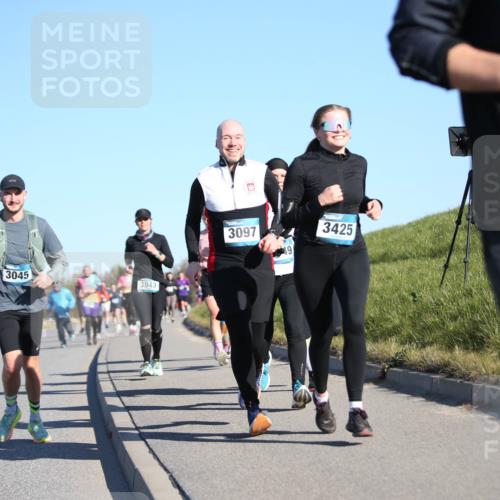06.04.2025 - 44. Internationalen Wilhelmsburger Insellauf Jannik Wohlers http://msf.ph/oto/7614992 06.04.2025 09:32:43 Laufen 4145, 3273, 3045, 3943, 3097, 3425, 3438 meine-sportfotos.de