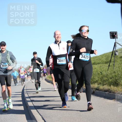 06.04.2025 - 44. Internationalen Wilhelmsburger Insellauf Jannik Wohlers http://msf.ph/oto/7614993 06.04.2025 09:32:43 Laufen 4145, 3273, 3045, 3943, 3097, 3425, 3 meine-sportfotos.de