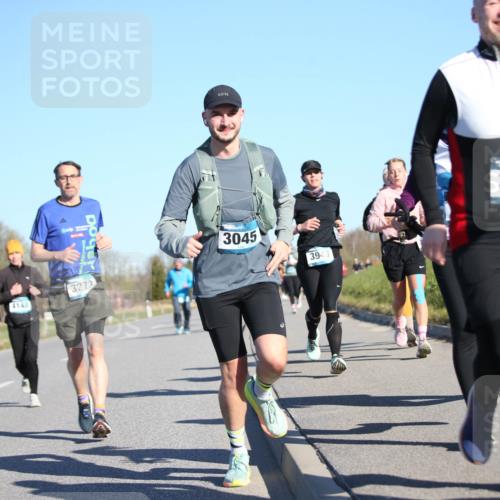06.04.2025 - 44. Internationalen Wilhelmsburger Insellauf Jannik Wohlers http://msf.ph/oto/7615001 06.04.2025 09:32:44 Laufen 4148, 3273, 3045, 3943, 3097 meine-sportfotos.de