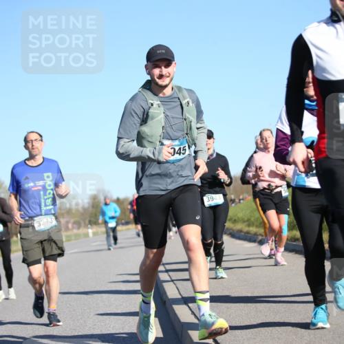 06.04.2025 - 44. Internationalen Wilhelmsburger Insellauf Jannik Wohlers http://msf.ph/oto/7615003 06.04.2025 09:32:45 Laufen 4148, 3273, 45, 3943, 50, 3097 meine-sportfotos.de