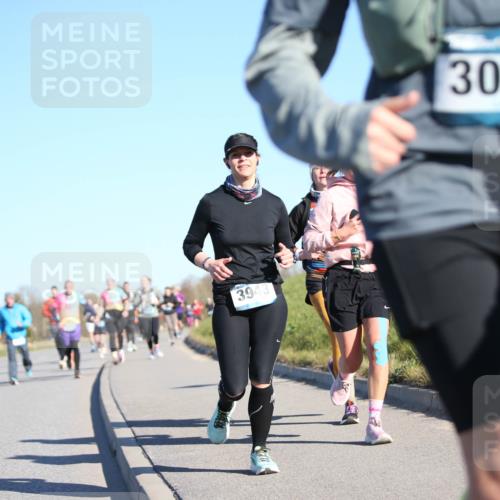 06.04.2025 - 44. Internationalen Wilhelmsburger Insellauf Jannik Wohlers http://msf.ph/oto/7615011 06.04.2025 09:32:46 Laufen 3943, 3045 meine-sportfotos.de