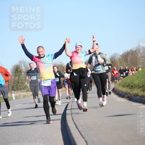 06.04.2025 - 44. Internationalen Wilhelmsburger Insellauf Jannik Wohlers http://msf.ph/oto/7615029 06.04.2025 09:32:48 Laufen 4334, 4025, 3965, 4448, 781 meine-sportfotos.de