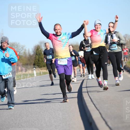 06.04.2025 - 44. Internationalen Wilhelmsburger Insellauf Jannik Wohlers http://msf.ph/oto/7615036 06.04.2025 09:32:49 Laufen 4334, 4025, 545, 3965, 089, 4448 meine-sportfotos.de