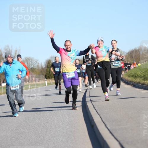 06.04.2025 - 44. Internationalen Wilhelmsburger Insellauf Jannik Wohlers http://msf.ph/oto/7615041 06.04.2025 09:32:49 Laufen 4334, 4025, 3965, 4545, 4448 meine-sportfotos.de
