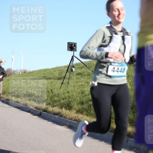 06.04.2025 - 44. Internationalen Wilhelmsburger Insellauf Jannik Wohlers http://msf.ph/oto/7615066 06.04.2025 09:32:54 Laufen 3781, 4448 meine-sportfotos.de