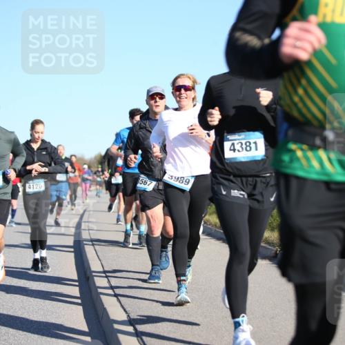 06.04.2025 - 44. Internationalen Wilhelmsburger Insellauf Jannik Wohlers http://msf.ph/oto/7615099 06.04.2025 09:33:04 Laufen 4090, 567, 4126, 3989, 4381, 3878 meine-sportfotos.de
