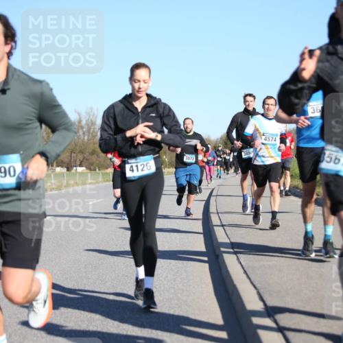 06.04.2025 - 44. Internationalen Wilhelmsburger Insellauf Jannik Wohlers http://msf.ph/oto/7615108 06.04.2025 09:33:05 Laufen 4090, 4126, 3072, 3858, 36, 4574, 3567 meine-sportfotos.de