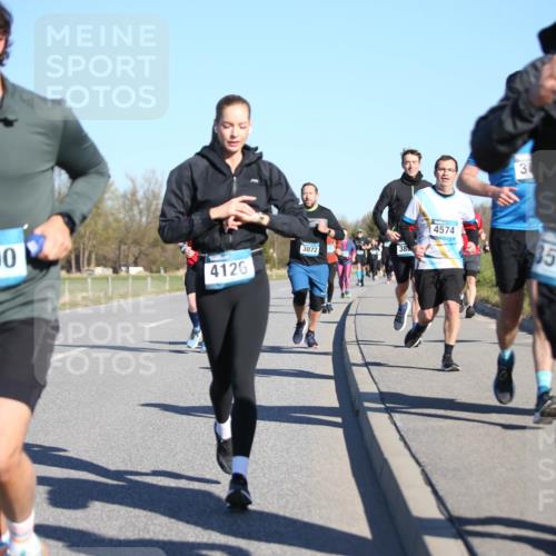 06.04.2025 - 44. Internationalen Wilhelmsburger Insellauf Jannik Wohlers http://msf.ph/oto/7615109 06.04.2025 09:33:05 Laufen 4090, 4126, 3072, 38, 4574, 43567 meine-sportfotos.de