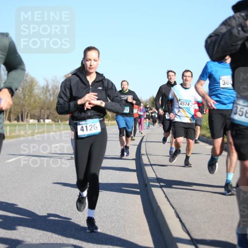06.04.2025 - 44. Internationalen Wilhelmsburger Insellauf Jannik Wohlers http://msf.ph/oto/7615110 06.04.2025 09:33:05 Laufen 4090, 4126, 72, 4574, 360, 3567 meine-sportfotos.de
