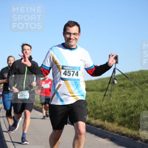 06.04.2025 - 44. Internationalen Wilhelmsburger Insellauf Jannik Wohlers http://msf.ph/oto/7615125 06.04.2025 09:33:08 Laufen 3858, 4574 meine-sportfotos.de