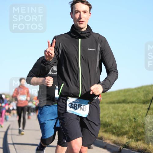 06.04.2025 - 44. Internationalen Wilhelmsburger Insellauf Jannik Wohlers http://msf.ph/oto/7615129 06.04.2025 09:33:09 Laufen 3858 meine-sportfotos.de