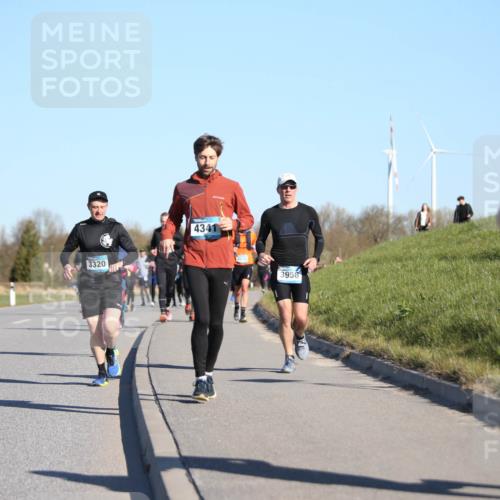 06.04.2025 - 44. Internationalen Wilhelmsburger Insellauf Jannik Wohlers http://msf.ph/oto/7615134 06.04.2025 09:33:10 Laufen 3320, 4341, 3956, 4338 meine-sportfotos.de