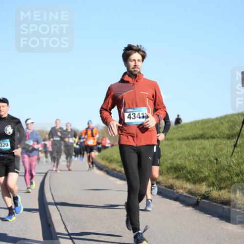 06.04.2025 - 44. Internationalen Wilhelmsburger Insellauf Jannik Wohlers http://msf.ph/oto/7615147 06.04.2025 09:33:12 Laufen 3320, 4341 meine-sportfotos.de