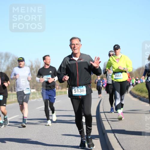 06.04.2025 - 44. Internationalen Wilhelmsburger Insellauf Jannik Wohlers http://msf.ph/oto/7615212 06.04.2025 09:33:27 Laufen 4145, 5221, 428, 396, 5136, 3551, 4048, 373 meine-sportfotos.de