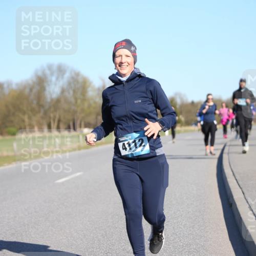 06.04.2025 - 44. Internationalen Wilhelmsburger Insellauf Jannik Wohlers http://msf.ph/oto/7615246 06.04.2025 09:33:32 Laufen 4112 meine-sportfotos.de