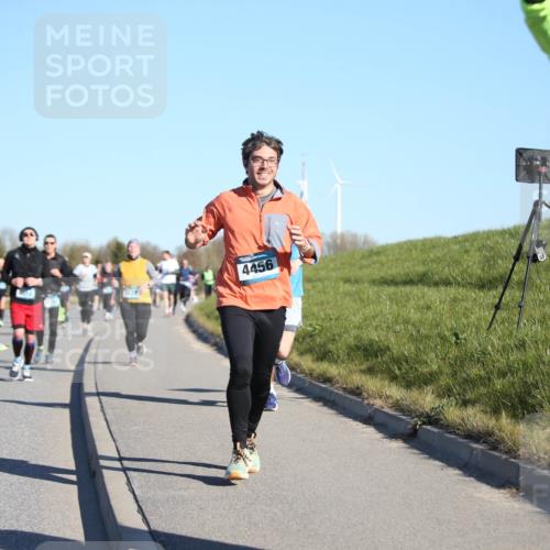 06.04.2025 - 44. Internationalen Wilhelmsburger Insellauf Jannik Wohlers http://msf.ph/oto/7615354 06.04.2025 09:34:04 Laufen 12, 4456 meine-sportfotos.de