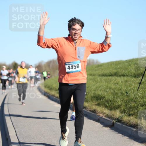 06.04.2025 - 44. Internationalen Wilhelmsburger Insellauf Jannik Wohlers http://msf.ph/oto/7615356 06.04.2025 09:34:05 Laufen 4456 meine-sportfotos.de
